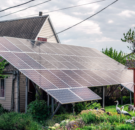 solar-system-solar-panels-near-the-house-2022-05-31-23-07-22-utc.png